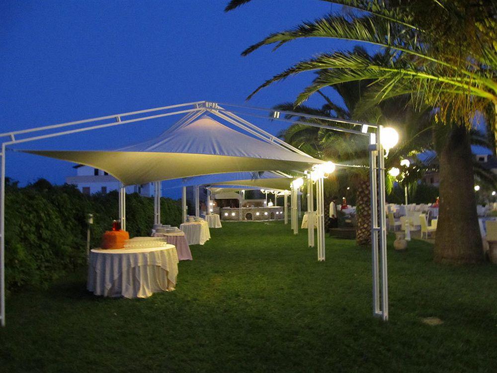 Club Hotel Kennedy Roccella Ionica Buitenkant foto