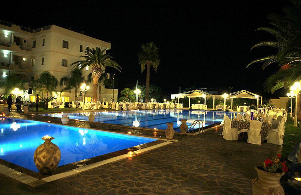 Club Hotel Kennedy Roccella Ionica Buitenkant foto