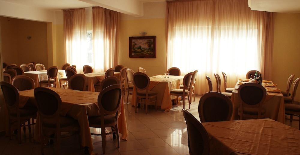Club Hotel Kennedy Roccella Ionica Buitenkant foto