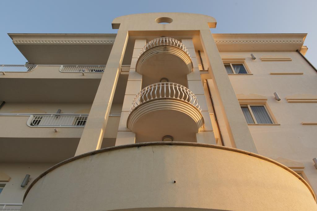 Club Hotel Kennedy Roccella Ionica Buitenkant foto