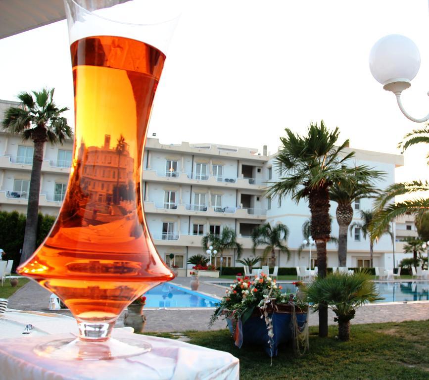 Club Hotel Kennedy Roccella Ionica Buitenkant foto