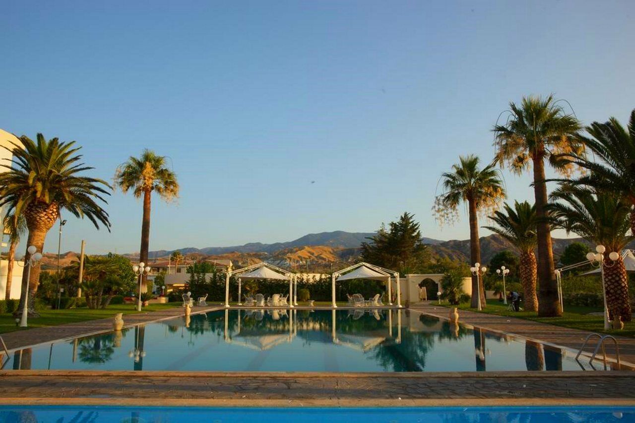 Club Hotel Kennedy Roccella Ionica Buitenkant foto