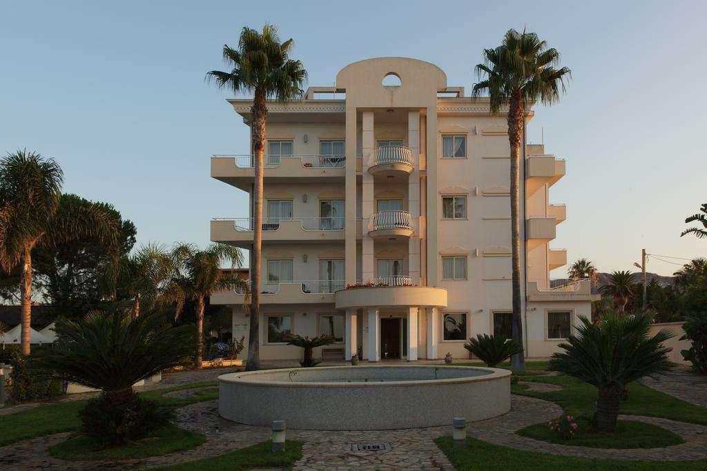 Club Hotel Kennedy Roccella Ionica Buitenkant foto